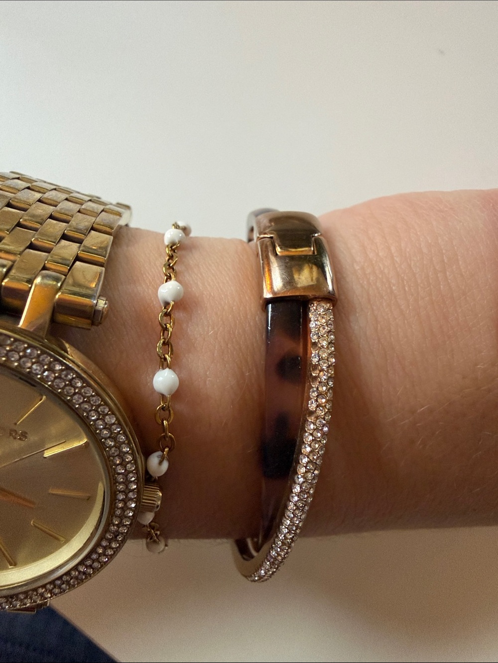 Michael Kors Tortoise Shell Crystal Pavé Hinged Bangle Bracelet Gold Tone - Picture 3 of 4